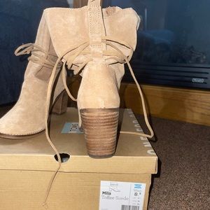 Tom’s boots Mila